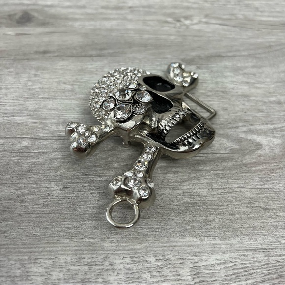Silver Crystal Skull Belt Buckle - Picture 2 of 6